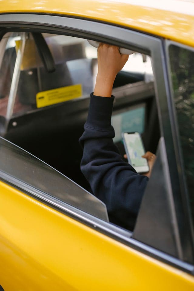 Luxelyne Transfers - Safe Passenger Journey Airport Transfer